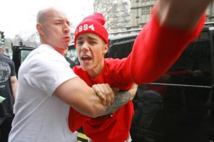 FAMEFLYNET - An Angry Justin Bieber Leaving His London Hotel