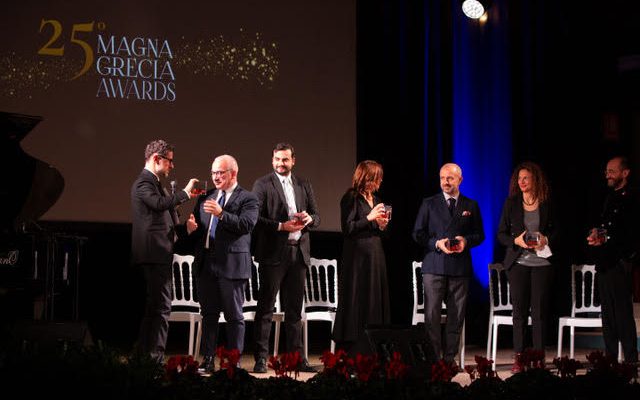 Serata di gala per le nozze d'argento del Magna Grecia Awards