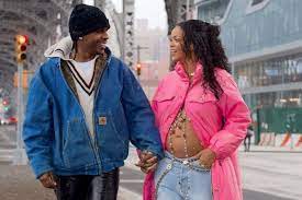 Rihanna è incinta del primo figlio, le foto del pancione social del momento Bollicine vip