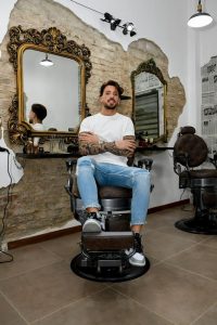Reggio, Nino Miami inaugura il suo salone di barber shop